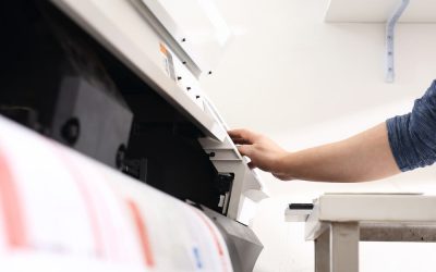 Druk wielkoformatowy: zastosowania w różnych branżach