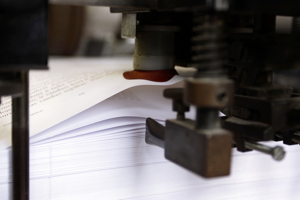 Druk książek w małym nakładzie – dla kogo to idealne rozwiązanie?