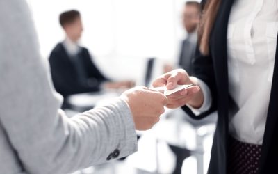 Jakie wykończenie wizytówek wybrać, aby robiły wrażenie?