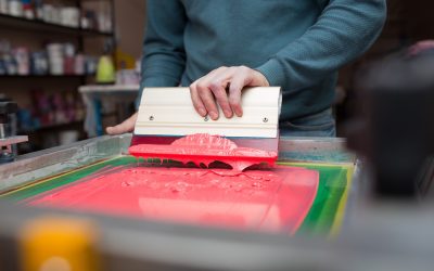 Drukarnia naklejek – praktyczny poradnik krok po kroku